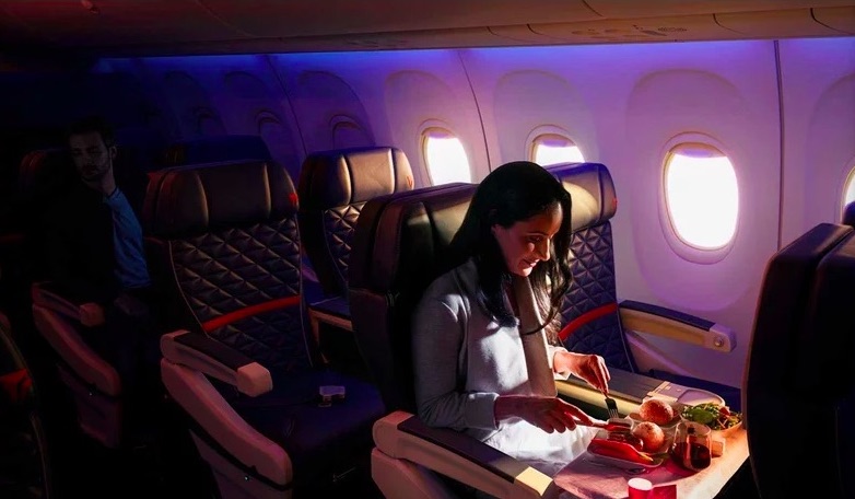 three course meals in economy with Delta