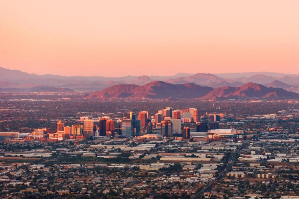 7 Reasons Why Travelers Are Flocking To This Sunny American City In Record Numbers