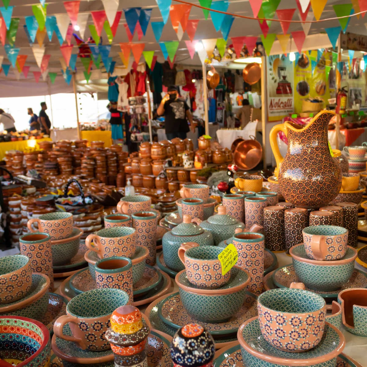 Arts and crafts for sale at Ixtepec, Mexico shop