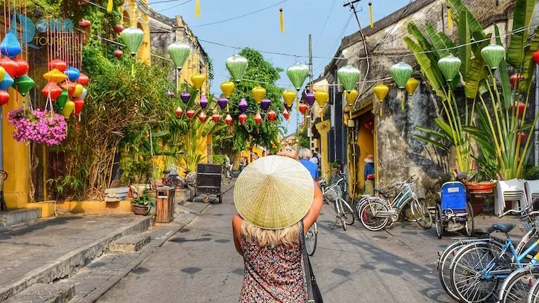 the cheapest way to get from Da Nang airport to Hoi An