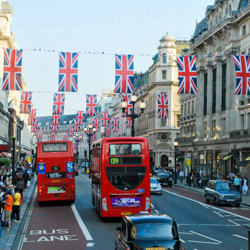 Double-decker-buses-on-festive-street-in-London