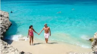 Couple at Tres Trapi Steps beach in Aruba