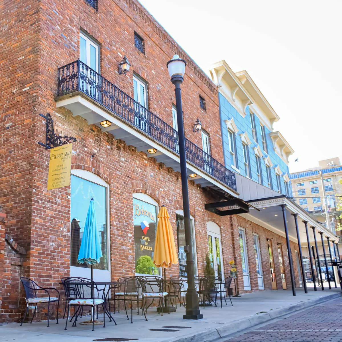 Row of historics buildings in downtown Vicksburg, MS