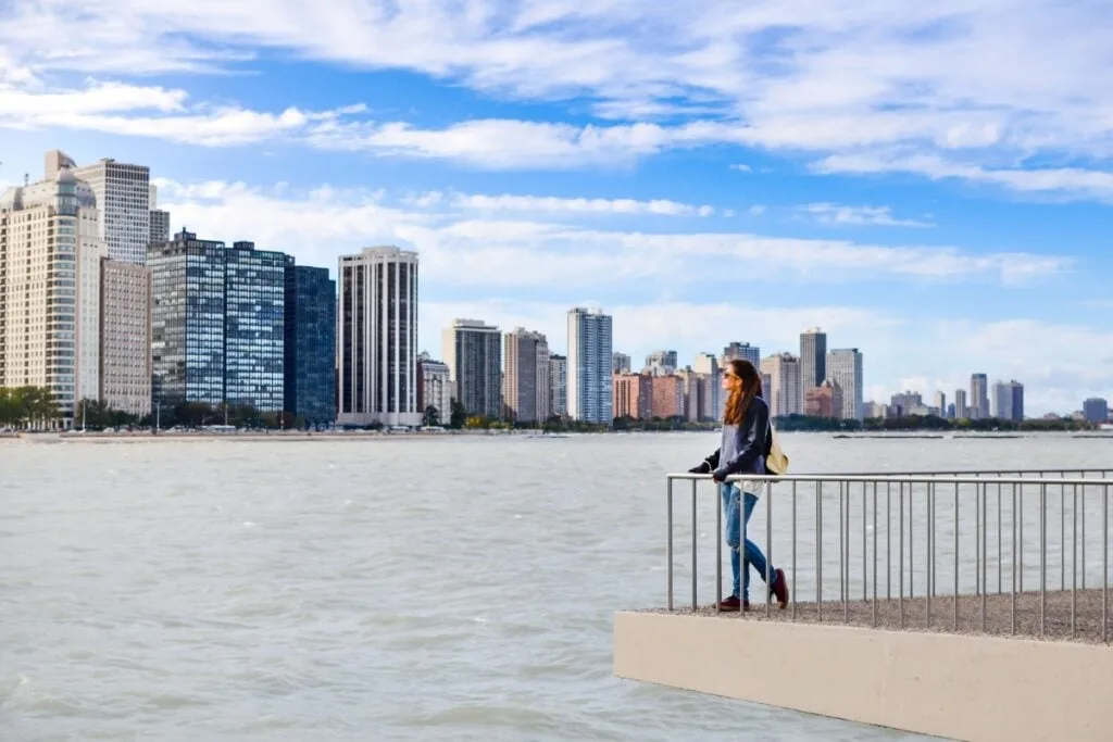 Female traveler with the Chicago city skyline