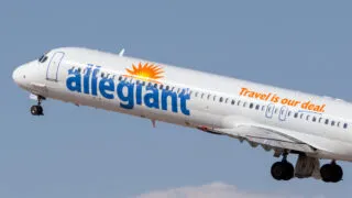 allegiant air plane flying