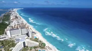 Tourism Twist Mexico Celebrates Record Visitors, USA Sees Surprising Slowdown