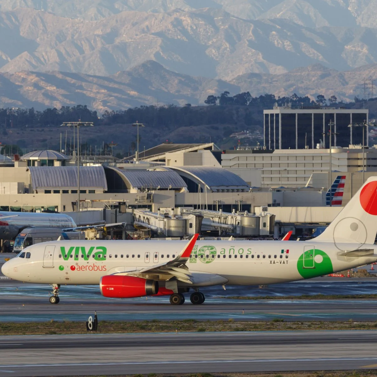 Viva Aerobus plane at LAX